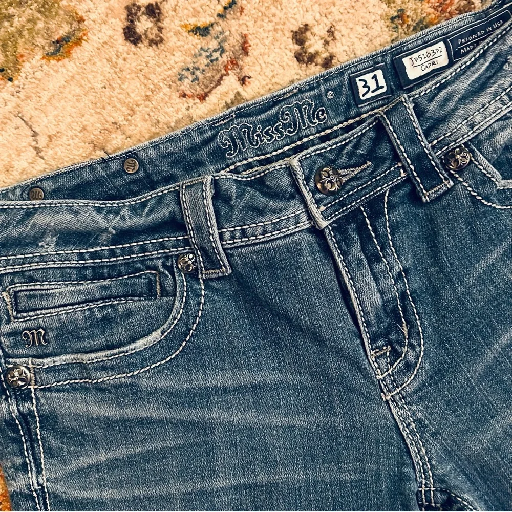 Miss Me Capris with Wing Pocket Detail - Picture 5 of 10